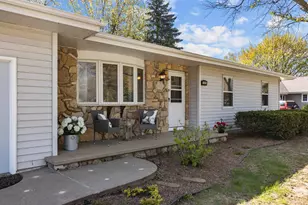 32 Thistle Down Ct, Appleton, WI 54915 - Photo 2