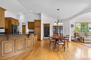 36 Penbrook Cir, Appleton, WI 54913 - Photo 6
