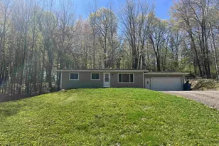 E1395 Birch Haven Cir, Waupaca, WI 54981 - Photo 4