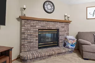 W2572 Colonial Ct, Appleton, WI 54915 - Photo 6