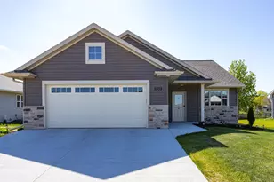 N9339 Gemstone Ct, Appleton, WI 54915 - Photo 2