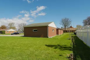 1013 Schwartz St, Green Bay, WI 54302 - Photo 2