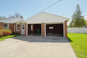 1013 Schwartz St, Green Bay, WI 54302 - Photo 4