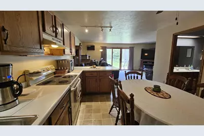 112 Hofman Street #17, Cecil, WI 54111 - Photo 6