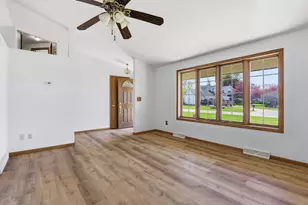 W2944 Northbrook Ct, Appleton, WI 54915 - Photo 12