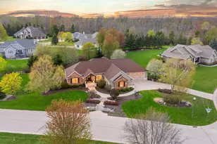 3508 W Warner Estates Dr, Appleton, WI 54913 - Photo 2