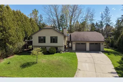 641 E Walnut Place, Sturgeon Bay, WI 54235 - Photo 1