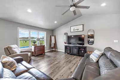 392 Song Bird Circle, Little Suamico, WI 54171 - Photo 4