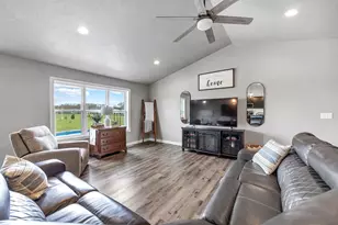 392 Song Bird Cir, Little Suamico, WI 54171 - Photo 4
