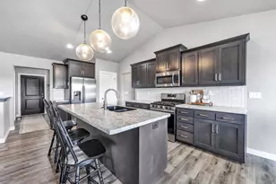 392 Song Bird Cir, Little Suamico, WI 54171 - Photo 8