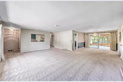 121 St Francis Drive, Green Bay, WI 54301 - Photo 4