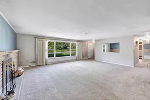 121 St Francis Dr, Green Bay, WI 54301 - Photo 6