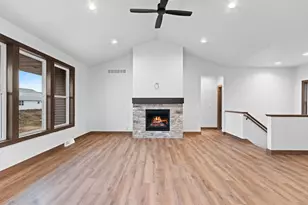1423 Crossroads Dr, De Pere, WI 54115 - Photo 18