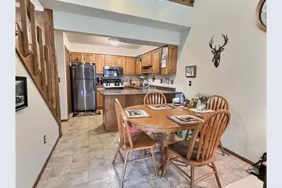 2230 Meadowbrook Court #E, Oshkosh, WI 54904 - Photo 4