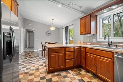 2566 Greenbrier Road, Green Bay, WI 54311 - Photo 6