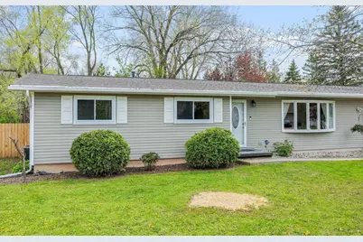 2566 Greenbrier Road, Green Bay, WI 54311 - Photo 2