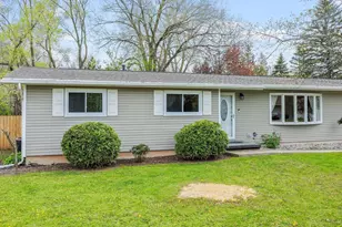 2566 Greenbrier Rd, Green Bay, WI 54311 - Photo 2
