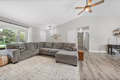 2067 Elvira Way, Green Bay, WI 54313 - Photo 6