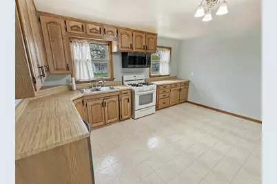 1520 S Ridge Road, Green Bay, WI 54304 - Photo 8