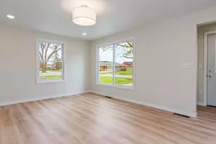 2009 Preble Ave, Green Bay, WI 54302 - Photo 8