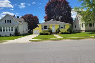135 E Burnett St, Beaver Dam, WI 53916 - Photo 2
