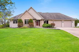 821 Ash St, Green Bay, WI 54313 - Photo 2