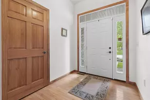 394 Woodfield Dr, Green Bay, WI 54313 - Photo 8