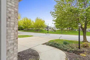 394 Woodfield Dr, Green Bay, WI 54313 - Photo 6