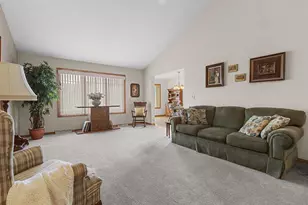 394 Woodfield Dr, Green Bay, WI 54313 - Photo 14