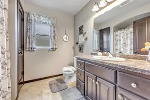605 Pebblestone Cir, Oneida, WI 54155 - Photo 12
