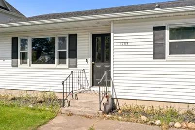 1009 S Pearl Street, New London, WI 54961 - Photo 2