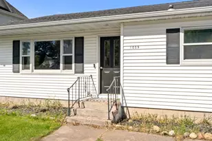 1009 S Pearl St, New London, WI 54961 - Photo 2
