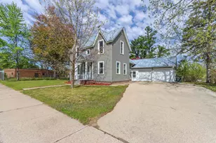 611 Shearer St, Waupaca, WI 54981 - Photo 4