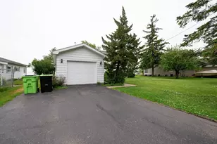 2836 Shorewood Dr, Oshkosh, WI 54901 - Photo 24