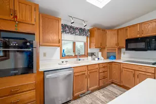 2836 Shorewood Dr, Oshkosh, WI 54901 - Photo 10