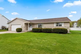 2152 Skyview St, Green Bay, WI 54311 - Photo 2
