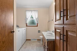 2152 Skyview St, Green Bay, WI 54311 - Photo 34