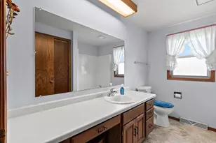 2152 Skyview St, Green Bay, WI 54311 - Photo 28