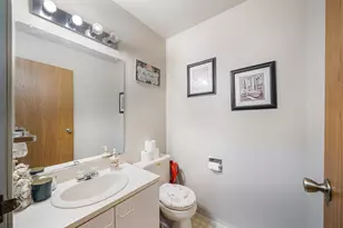 722 N Hawthorne Dr, Appleton, WI 54915 - Photo 22