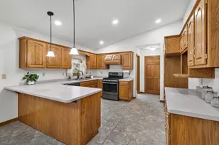 2108 S Matthias St, Appleton, WI 54915 - Photo 10
