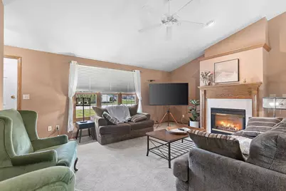 674 Swan Road, De Pere, WI 54115 - Photo 4