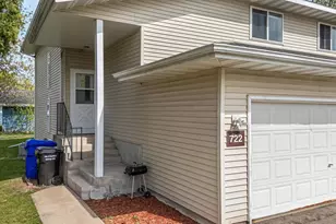 722 N Hawthorne Dr, Appleton, WI 54915 - Photo 2