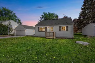 2717 W Heather Ave, Appleton, WI 54914 - Photo 2