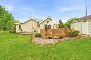 630 Elm St, Omro, WI 54963 - Photo 22