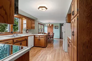 300 Tower View Dr, Green Bay, WI 54301 - Photo 10