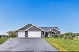 379 N Shady Lawn Cir, Little Suamico, WI 54171 - Photo 1