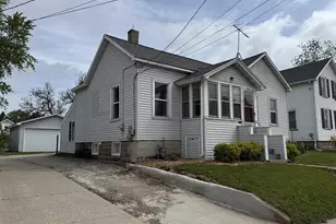 842 W 10th Ave, Oshkosh, WI 54902 - Photo 1