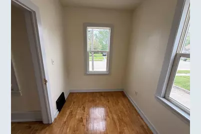 842 W 10th Avenue, Oshkosh, WI 54902 - Photo 8