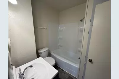 842 W 10th Avenue, Oshkosh, WI 54902 - Photo 6