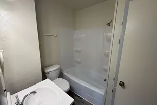 842 W 10th Ave, Oshkosh, WI 54902 - Photo 6